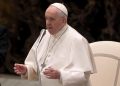 El Vaticano informó que el papa Francisco se encuentra “estable” tras una noche de buen descanso