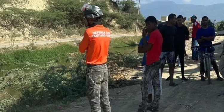 Recuperan cadáver de adolescente que cayó a canal de riego en Santiago