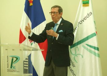 Instituto ISESP celebra Mes de la Patria con conferencia del escritor César Arturo Abreu