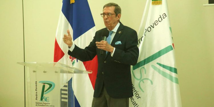 Instituto ISESP celebra Mes de la Patria con conferencia del escritor César Arturo Abreu