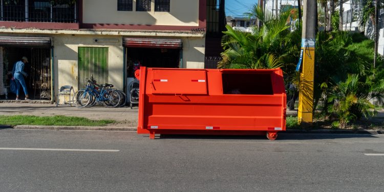 Alcaldía de Santo Domingo Este moderniza recolección de basura con 200 nuevos contenedores