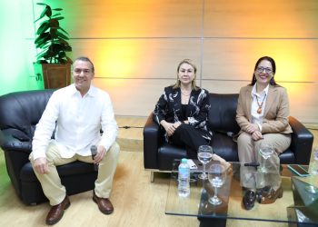 Académicos colombianos imparten conferencia sobre emprendedurismo en Coopnama