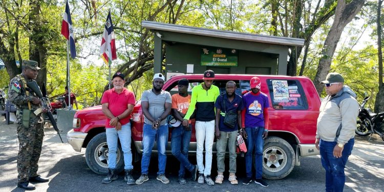 Ejército detiene dos jeepetas conducidas por dominicanos que transportaba indocumentados en Valverde y Azua