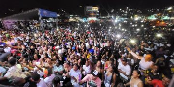 Primeras paradas del "Super Turicarnaval 2025″ atraen a multitudes