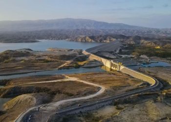 Ministro Paliza supervisa presa de Monte Grande; se reúne con comunitarios