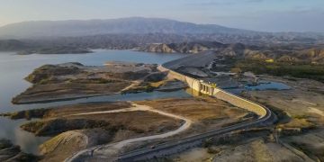 Ministro Paliza supervisa presa de Monte Grande; se reúne con comunitarios