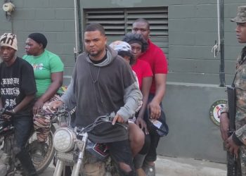 Detienen otro grupo de indocumentados que eran trasladados en cuatro motocicletas en San Juan y Montecristi