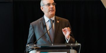 Presidente Abinader promueve a RD como destino ideal para la inversión industrial textil y de calzado