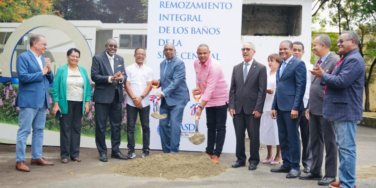 UASD inicia remozamiento integral de los baños exteriores de su sede central