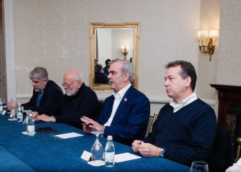 Presidente Abinader sostiene reunión de coordinación con empresarios dominicanos tras su arribo anoche a Washington