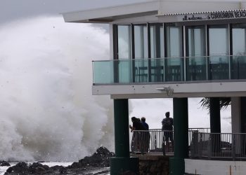 Ciclón Alfred forzó a cerrar escuelas y transporte público en Australia
