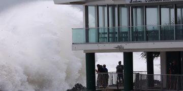 Ciclón Alfred forzó a cerrar escuelas y transporte público en Australia