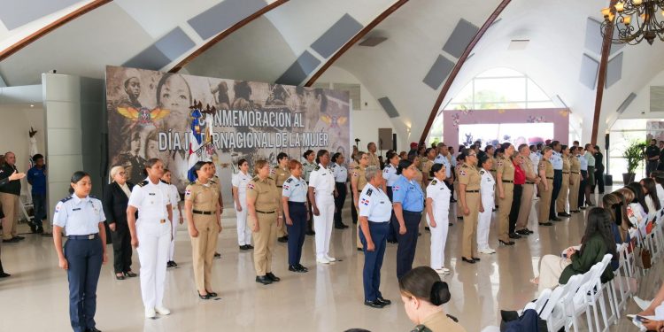Ministerio de Defensa celebra Día Internacional de la Mujer reconociendo a militares destacadas