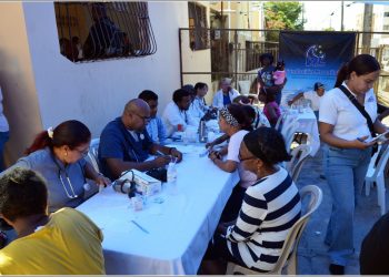 Realizan operativo médico en Loma del Chivo beneficia a cientos de personas