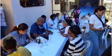 Realizan operativo médico en Loma del Chivo beneficia a cientos de personas