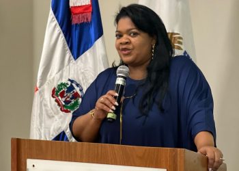 Federación de Mujeres Trabajadoras presenta estudio de ajuste salarial a empleados del SNS