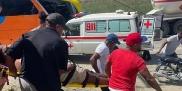 Tragedia en Barahona: Madre e hija mueren tras choque contra poste de luz
