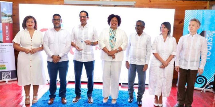 Culmina con éxito la feria “Turismo y Atracciones 2025” en Pedernales