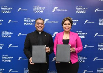 Pro-Competencia firma acuerdo con la UCNE para formar futuros expertos en competencia