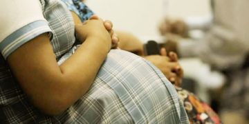 Embarazo en adolescente le cuesta 131 millones de dólares al año a RD