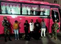 Arrestan a tres dominicanos y un haitiano transitando con indocumentados en San Juan y Pedernales