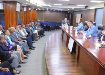 JCE presenta proyecto de la nueva cédula a organizaciones políticas