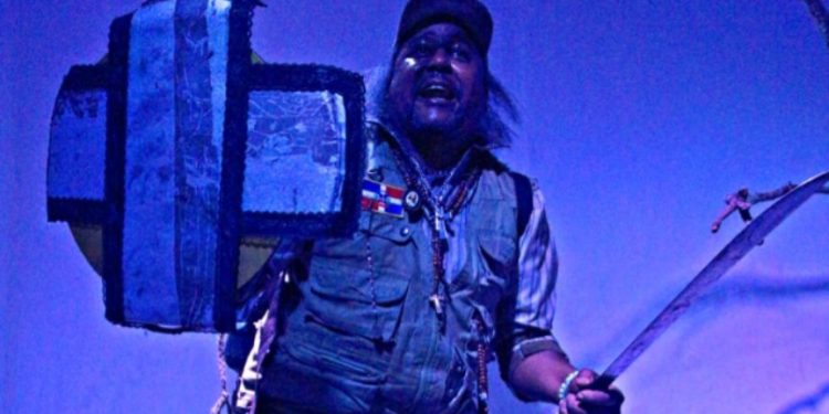 Dominicano Elvis Polanco se destaca en Chile con la obra “El Último Guardián”