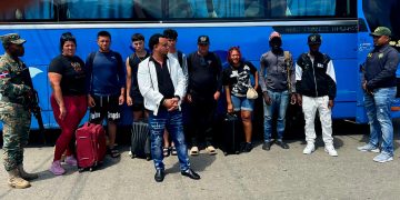 Ejército detiene a cinco cubanos en estatus migratorio irregular en Loma de Cabrera