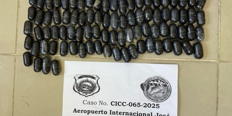 DNCD detiene en el AILA dos mujeres viajarían con 246 cápsulas de cocaína en sus estómagos
