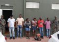 Arrestan dos dominicanos ocultaban indocumentados en maletero de autobús en San Juan de la Maguana