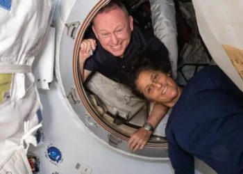 Astronautas varados 9 meses en la Estación Espacial EEI regresan a la Tierra