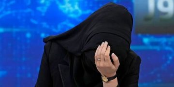 Ahora talibanes prohíben voz de la mujer en emisoras de radio de Afganistán