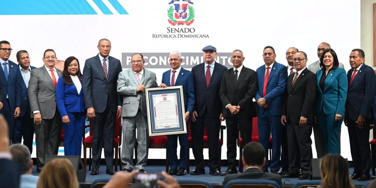 Senado reconoce a Cesar Julio Cedeño Ávila, como propulsor del deporte de la República Dominicana