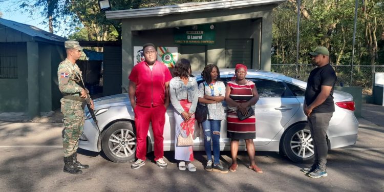 En Valverde detienen dominicanos que trasportaban indocumentados en varios vehículos