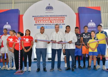 Abinader entrega en Azua centro deportivo con inversión de 40 millones de pesos