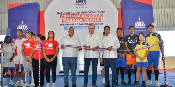 Abinader entrega en Azua centro deportivo con inversión de 40 millones de pesos