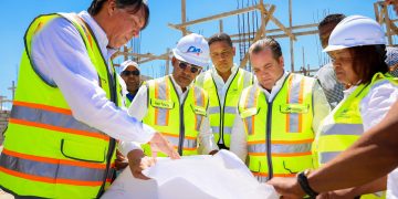 Ministro Paliza y director del DA inspeccionan avance aeropuerto El Granero del Sur, en San Juan