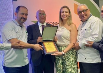 Reconocen a Yanio Concepción y al mayor general Juan José Otaño en V Congreso FENCOOPSEGUD