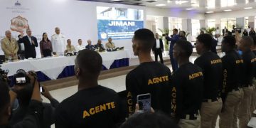 Abinader encabeza graduación de 160 nuevos agentes migratorios