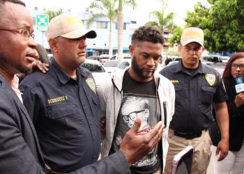 Se entrega ex oficial de la Policía quien era activamente buscado por doble homicidio en La Vega