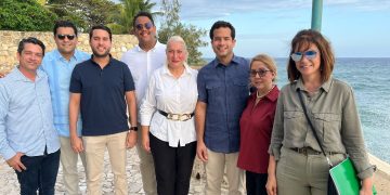 Senador del Distrito Nacional visita la urbanización Costa Verde
