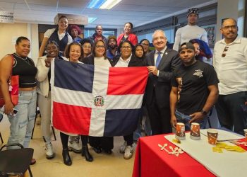 Funcionarios de la Embajada del país en Chile se reúnen con la comunidad dominicana 