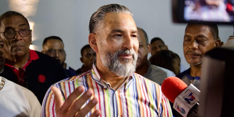 Luis Alberto denuncia crisis nacional y destaca liderazgo de Francisco Javier