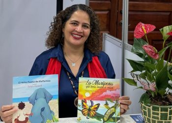 Zahira Maxwell presenta su nuevo libro en la XXXII Feria del Libro Católico