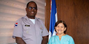 Director Regional de la Policía visita a la gobernadora de Peravia para coordinar temas de seguridad