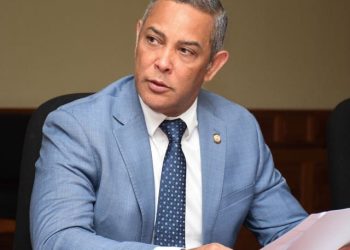 Senador manifiesta su rechazo a huelga en SFM y aboga por el respeto al orden y la paz social