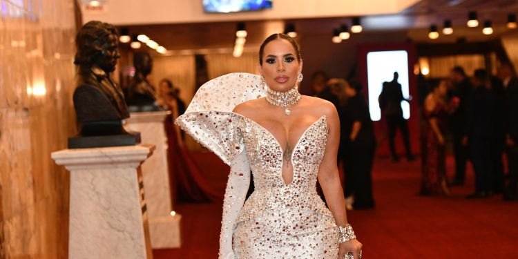 Jennifer Fungenzi asiste por primera vez a Premios Soberano