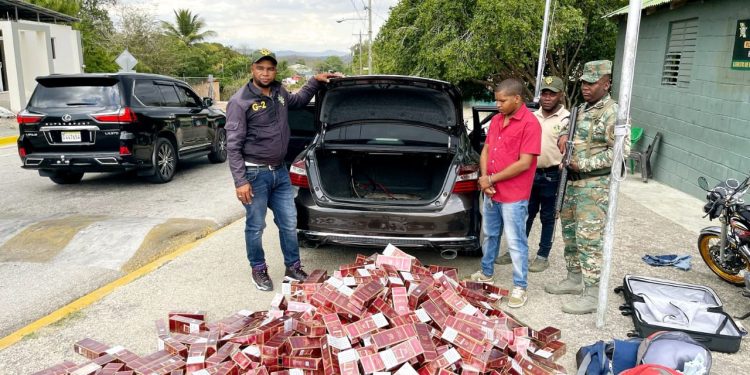 Arrestan Cabo de la policía con 80 mil cigarrillos de contrabando en Elías Piña