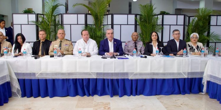 Abinader, Faride y Yeni Berenice encabezan reunión que fortalece la seguridad en el país