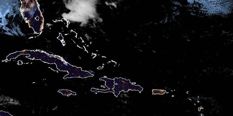 Indomet: Viento y vaguada seguirán generando lluvias